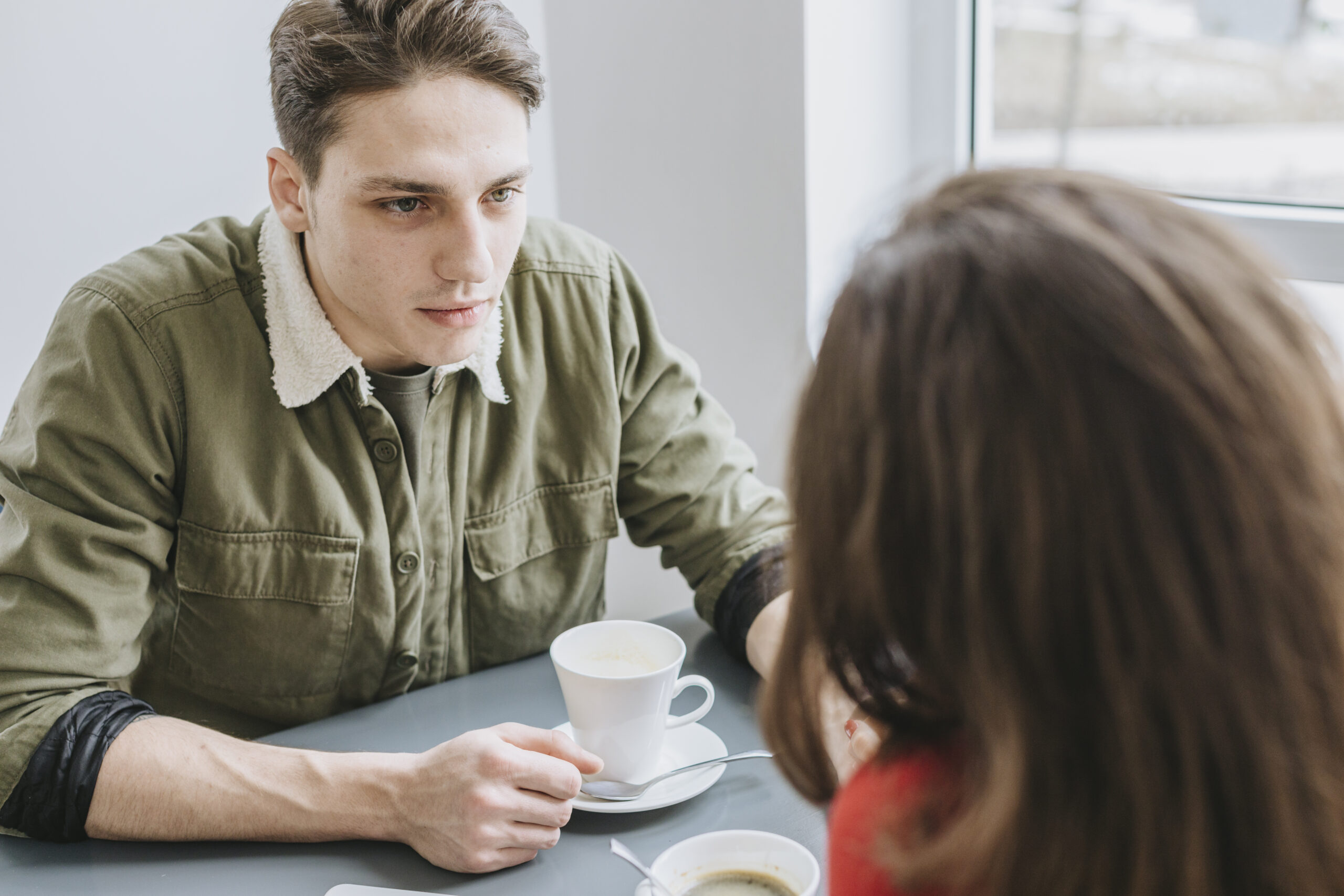 les actes d'un homme ne collent pas avec ses mots